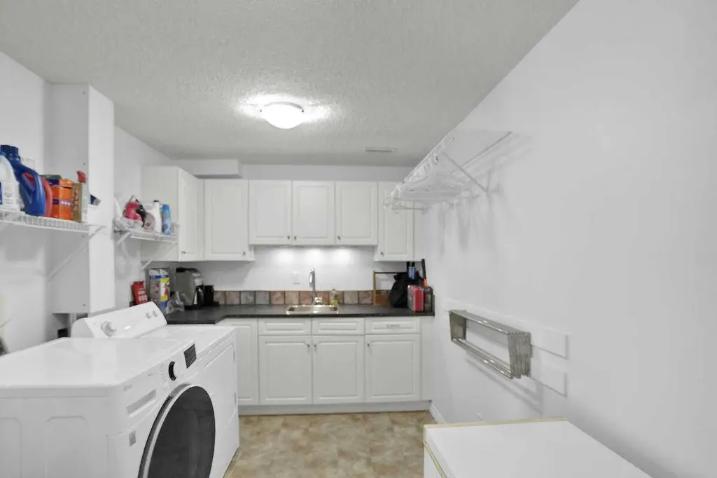 147 Springbank Villas SW Calgary AB T3H 4S9