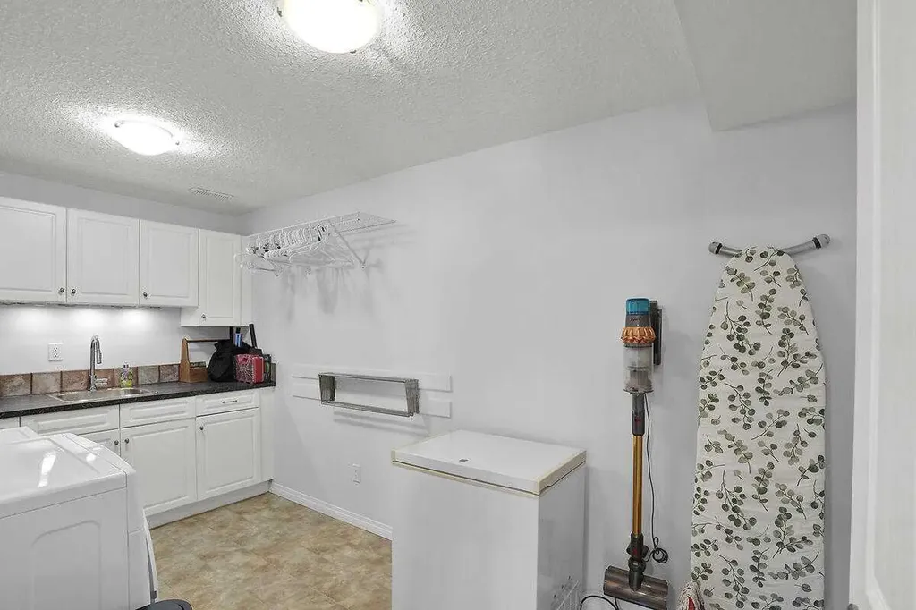 147 Springbank Villas SW Calgary AB T3H 4S9