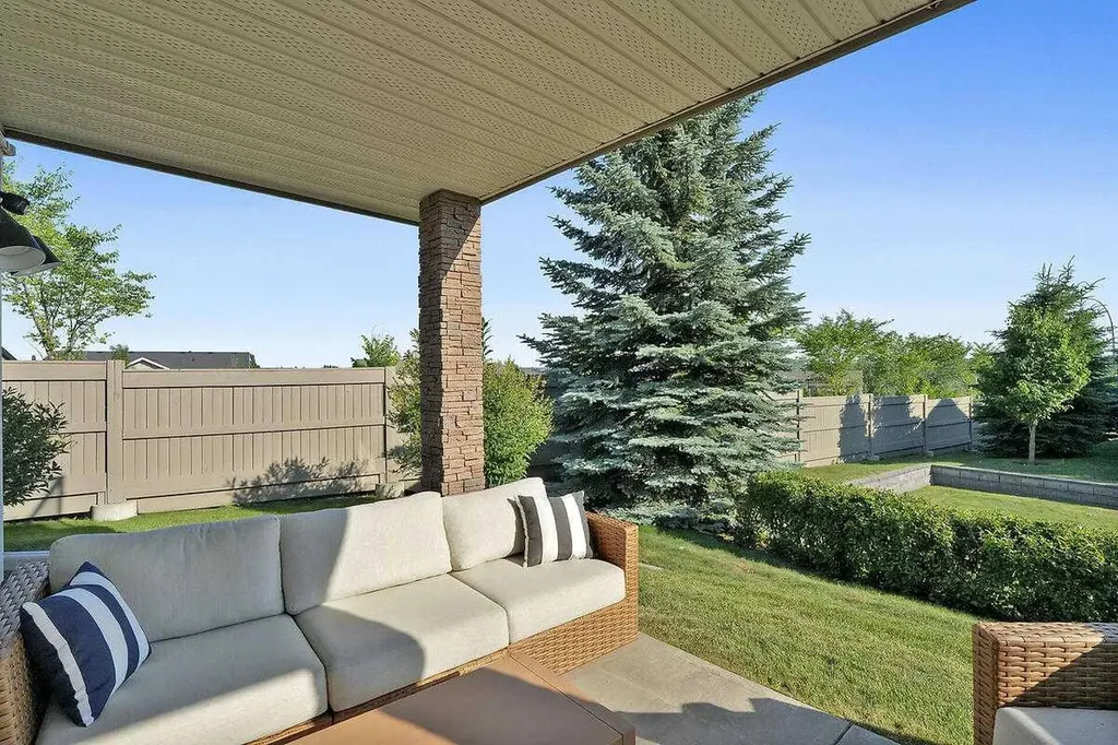 147 Springbank Villas SW Calgary AB T3H 4S9