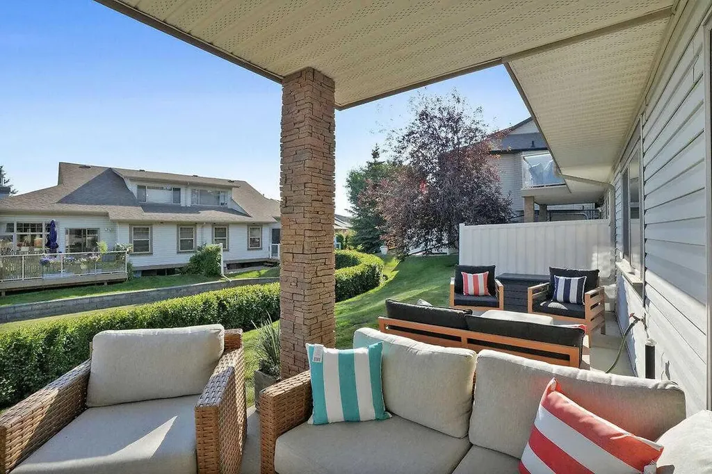 147 Springbank Villas SW Calgary AB T3H 4S9