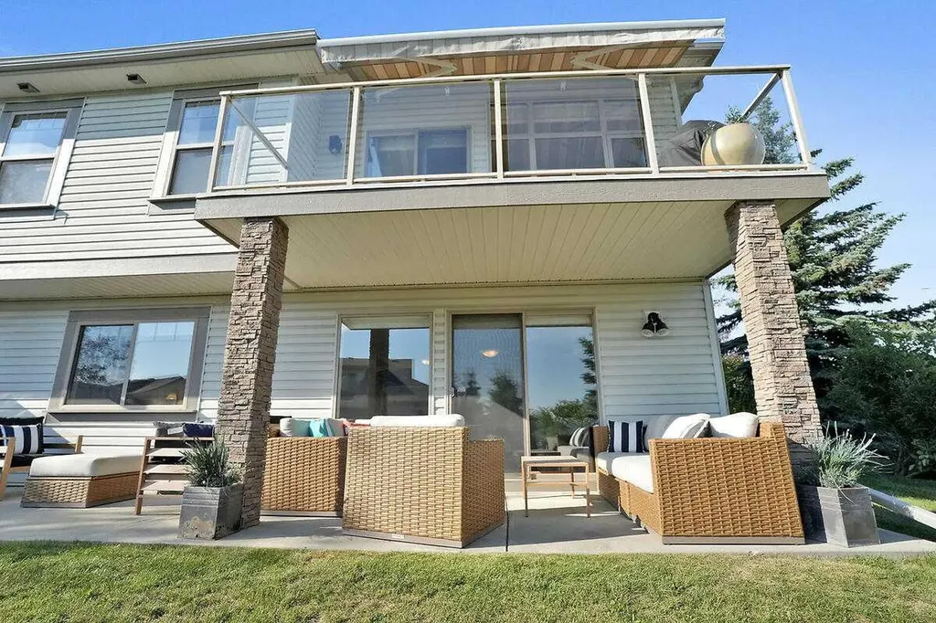147 Springbank Villas SW Calgary AB T3H 4S9