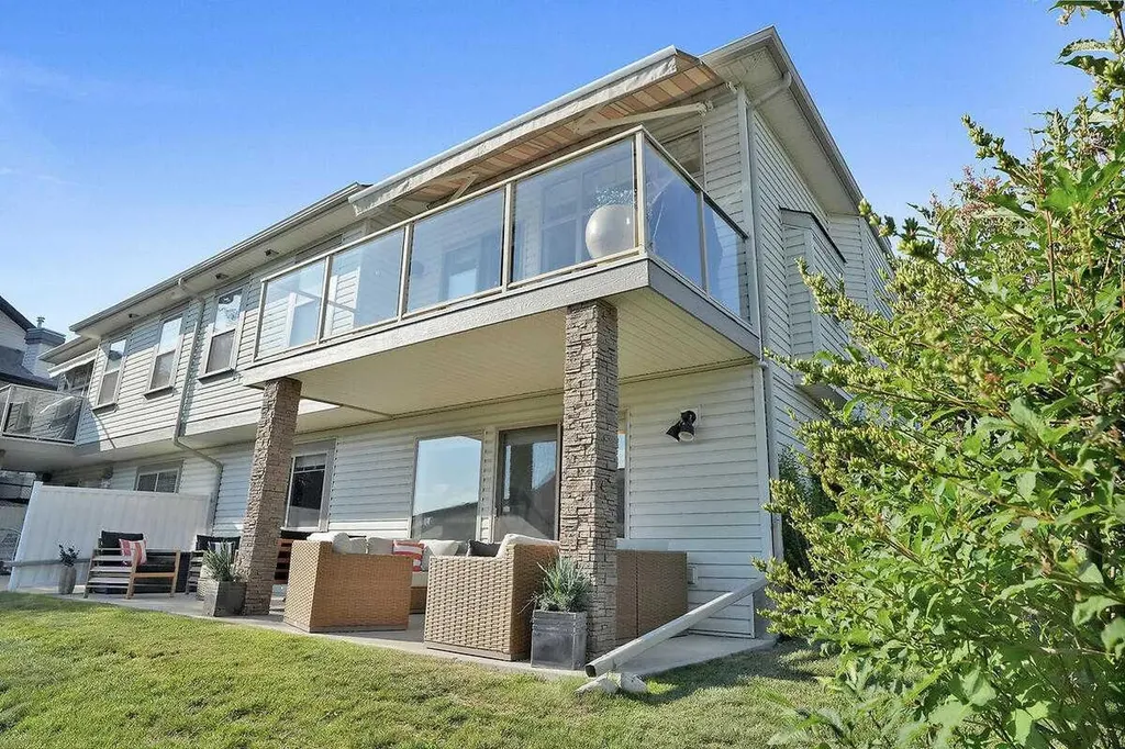 147 Springbank Villas SW Calgary AB T3H 4S9