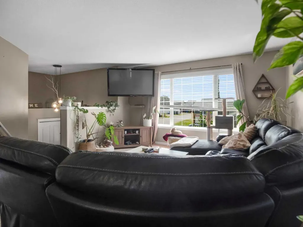182 Jaspar Crescent Red Deer AB T4P 0G9