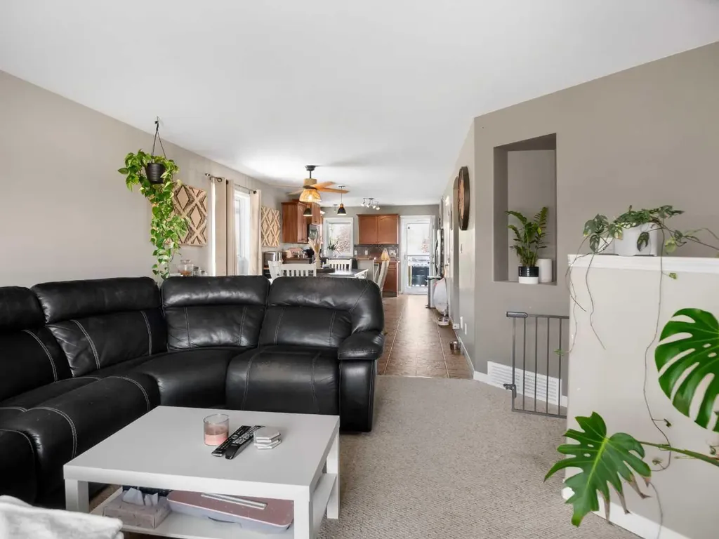 182 Jaspar Crescent Red Deer AB T4P 0G9