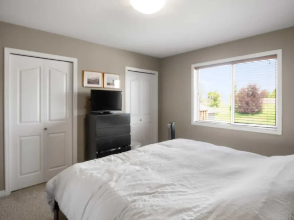 182 Jaspar Crescent Red Deer AB T4P 0G9
