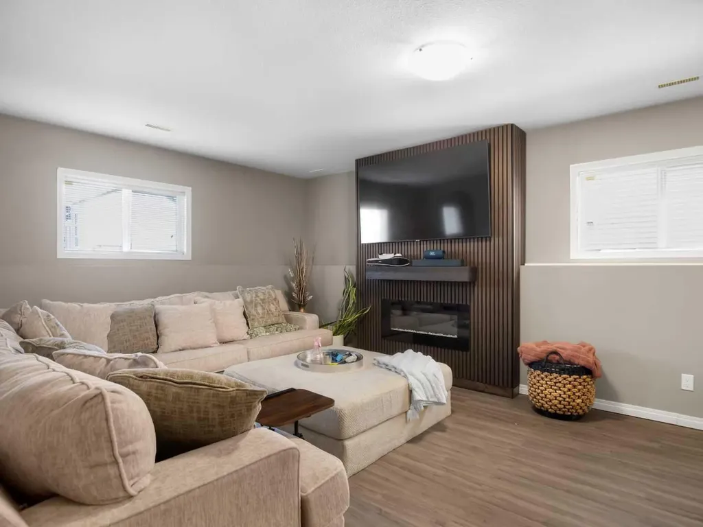 182 Jaspar Crescent Red Deer AB T4P 0G9
