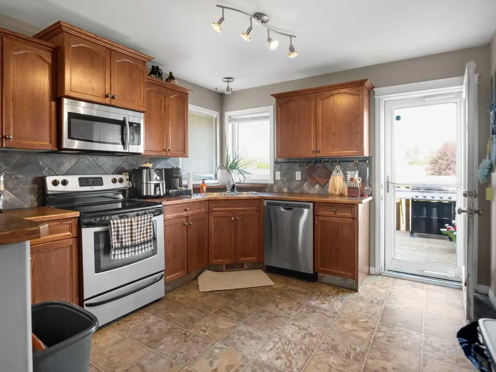 182 Jaspar Crescent Red Deer AB T4P 0G9
