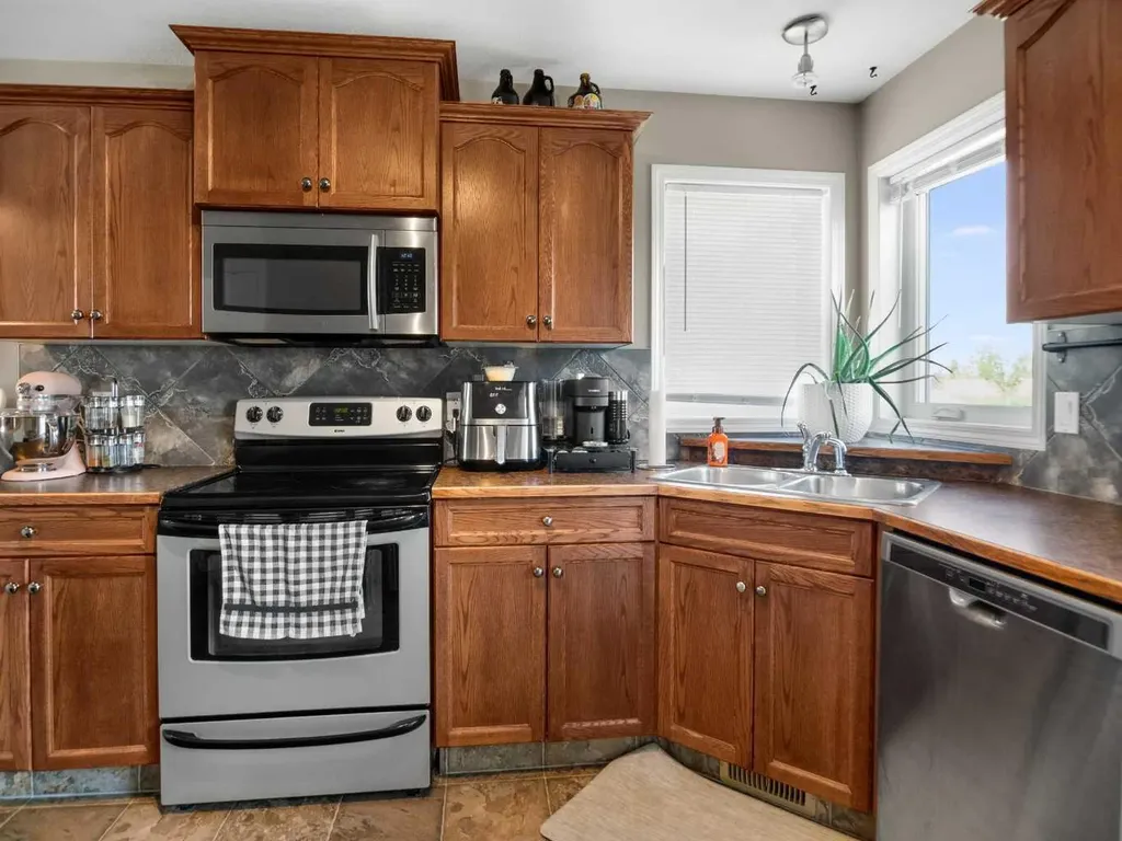 182 Jaspar Crescent Red Deer AB T4P 0G9