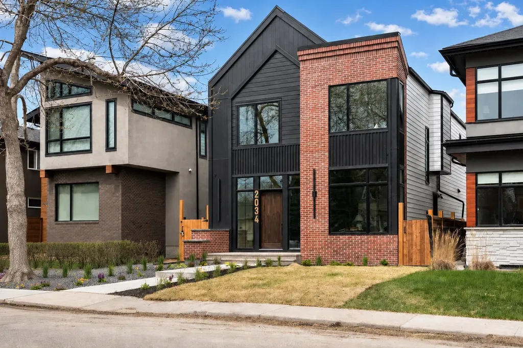 2034 49 Avenue SW Calgary AB T2T 2V4
