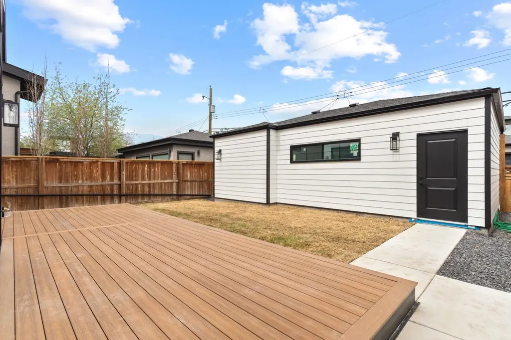 2034 49 Avenue SW Calgary AB T2T 2V4