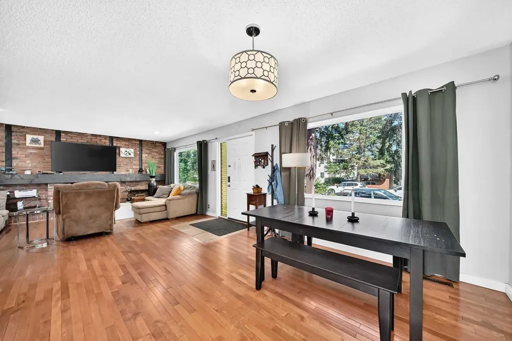 2405 30 Street SW Calgary AB T2E 2L9