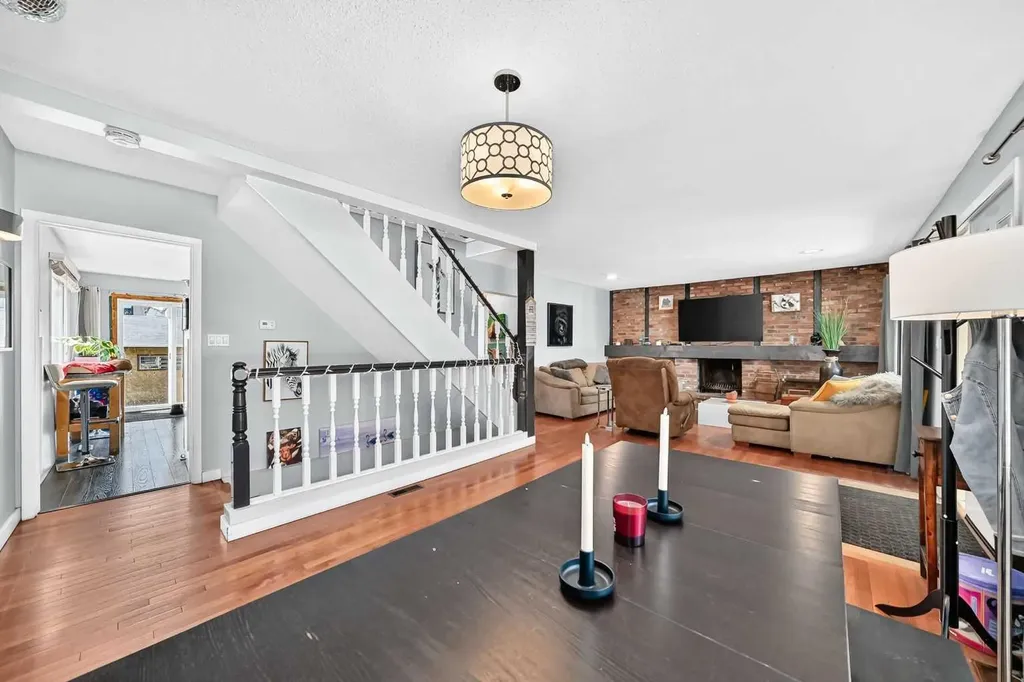 2405 30 Street SW Calgary AB T2E 2L9