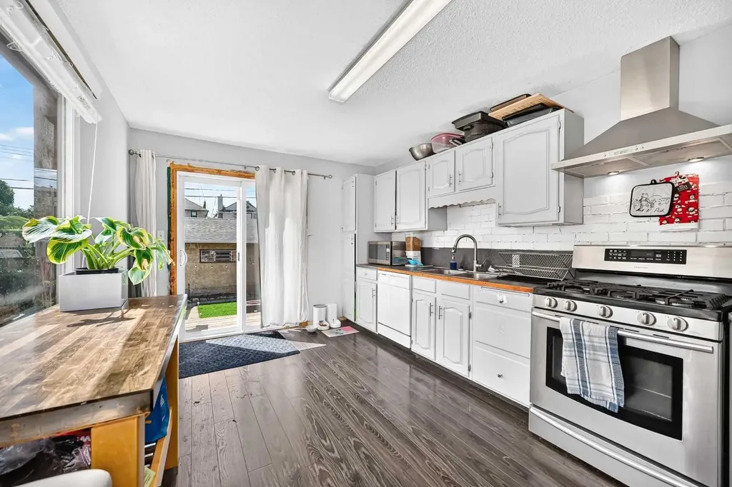 2405 30 Street SW Calgary AB T2E 2L9
