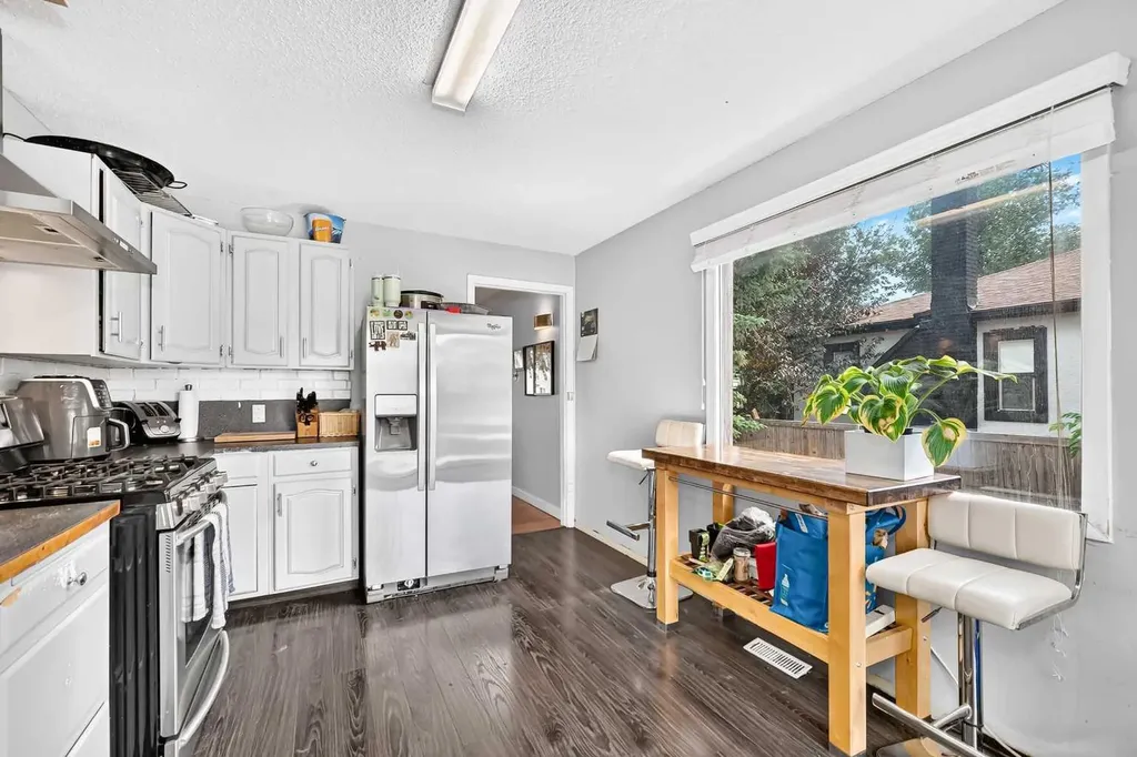 2405 30 Street SW Calgary AB T2E 2L9