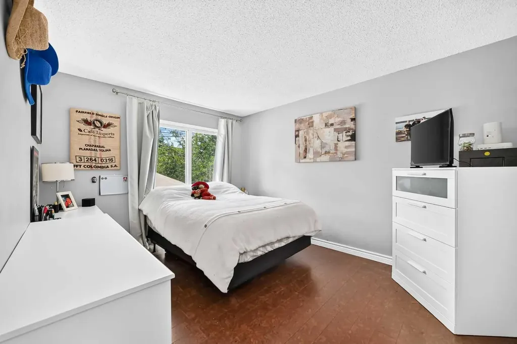 2405 30 Street SW Calgary AB T2E 2L9