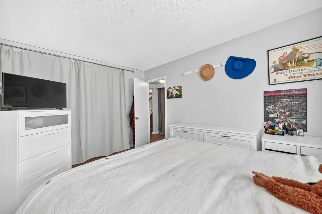 2405 30 Street SW Calgary AB T2E 2L9