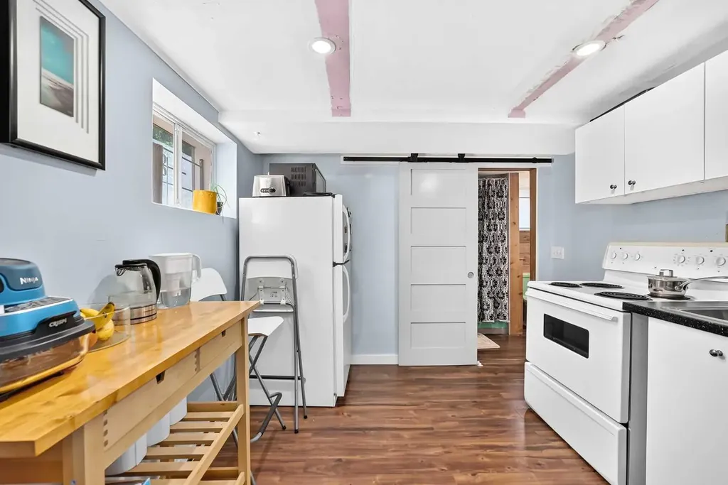 2405 30 Street SW Calgary AB T2E 2L9