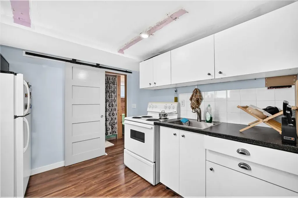 2405 30 Street SW Calgary AB T2E 2L9