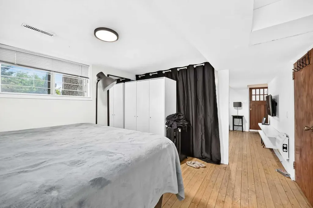 2405 30 Street SW Calgary AB T2E 2L9