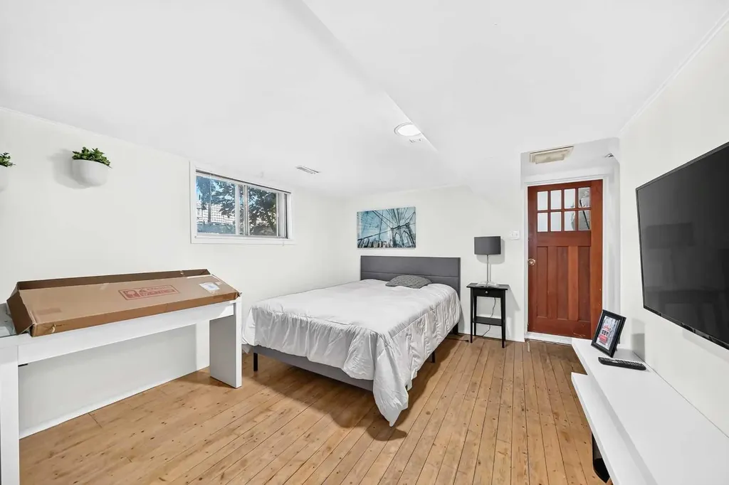 2405 30 Street SW Calgary AB T2E 2L9