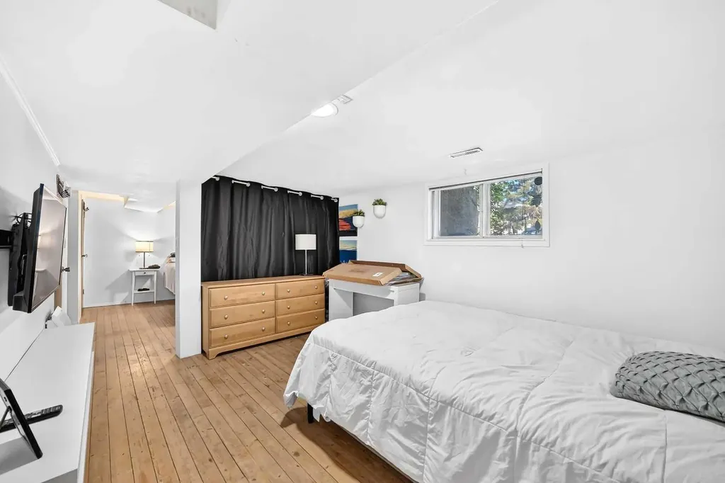 2405 30 Street SW Calgary AB T2E 2L9