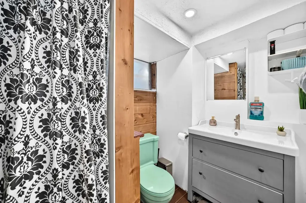 2405 30 Street SW Calgary AB T2E 2L9