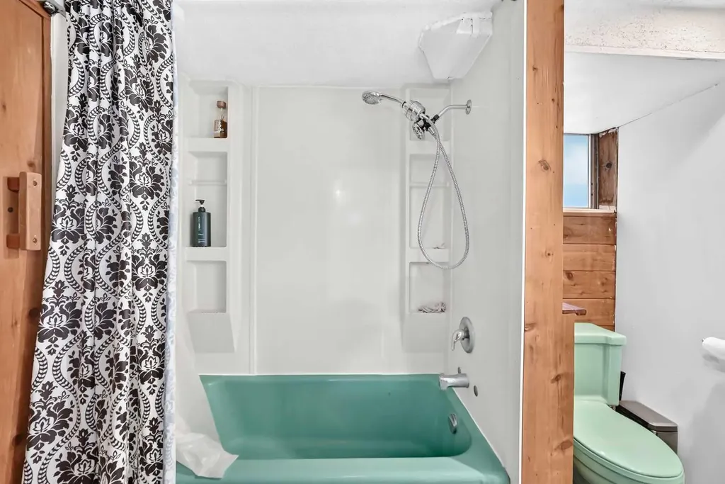 2405 30 Street SW Calgary AB T2E 2L9