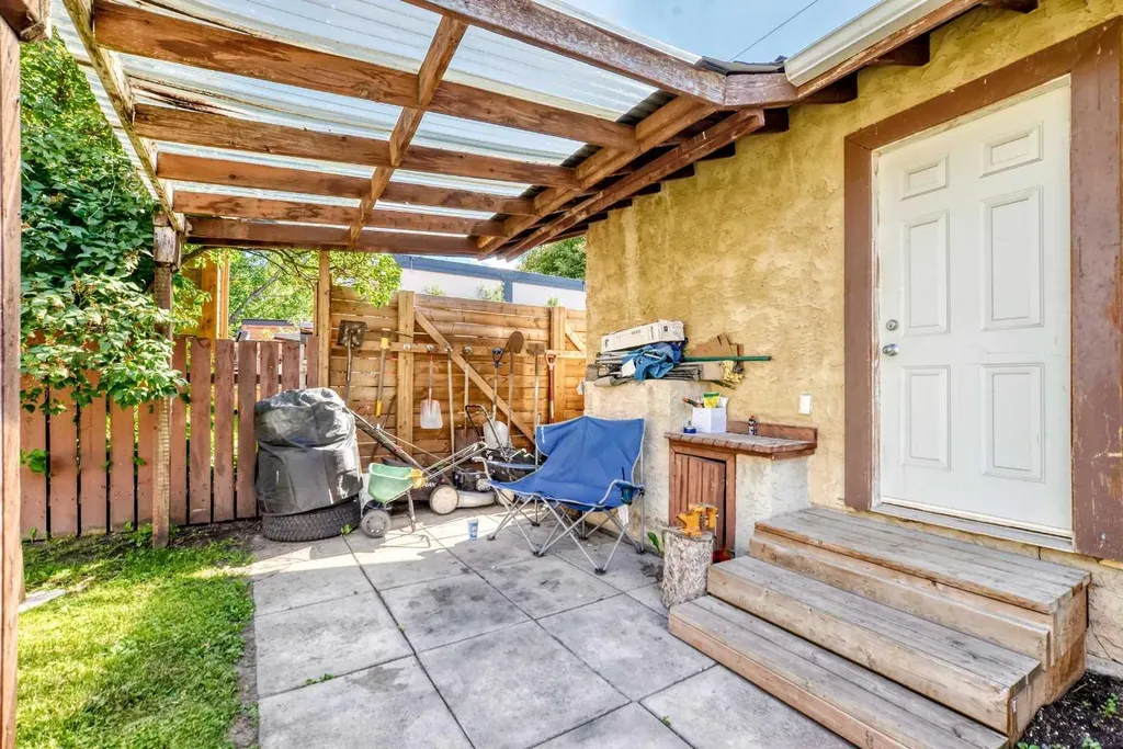 2405 30 Street SW Calgary AB T2E 2L9