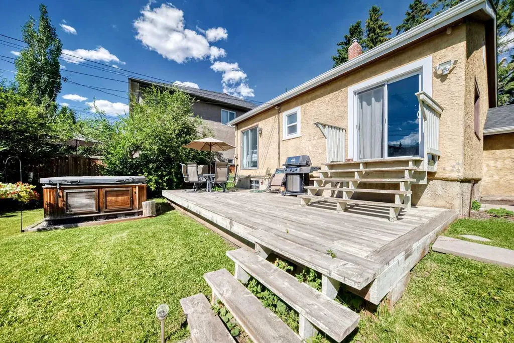 2405 30 Street SW Calgary AB T2E 2L9