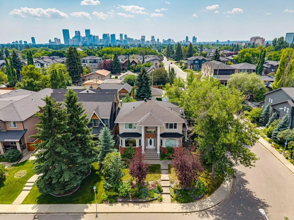 739 24 Avenue NW Calgary AB T2M 1X8