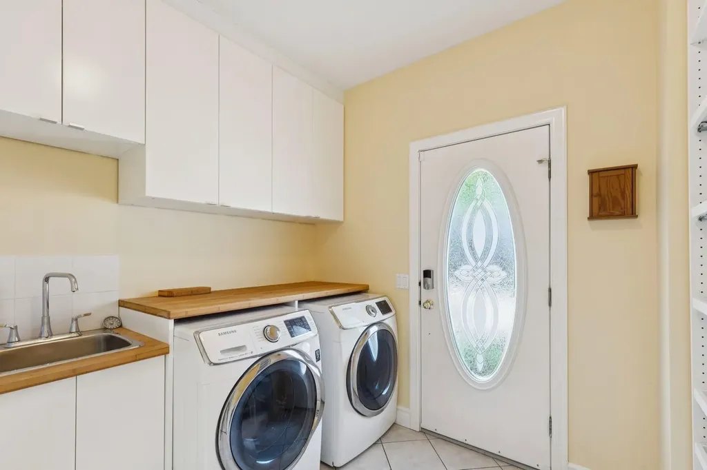 739 24 Avenue NW Calgary AB T2M 1X8