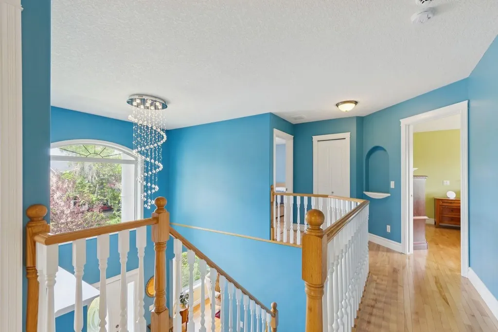 739 24 Avenue NW Calgary AB T2M 1X8