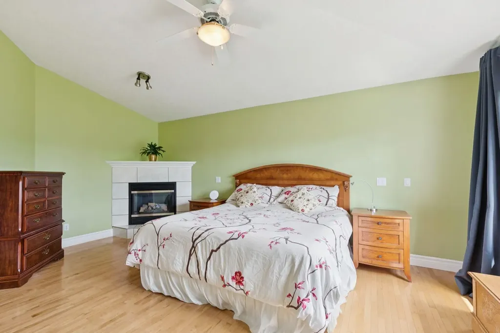 739 24 Avenue NW Calgary AB T2M 1X8