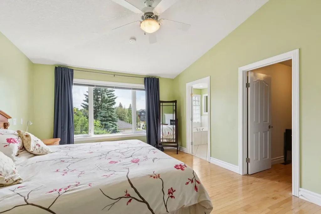 739 24 Avenue NW Calgary AB T2M 1X8