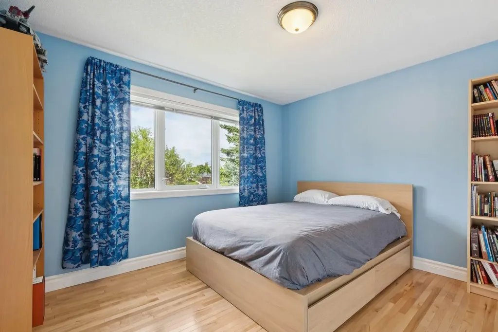 739 24 Avenue NW Calgary AB T2M 1X8