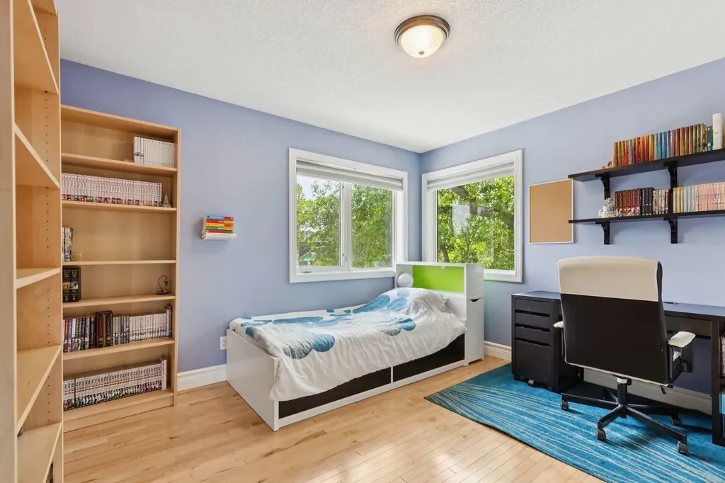 739 24 Avenue NW Calgary AB T2M 1X8