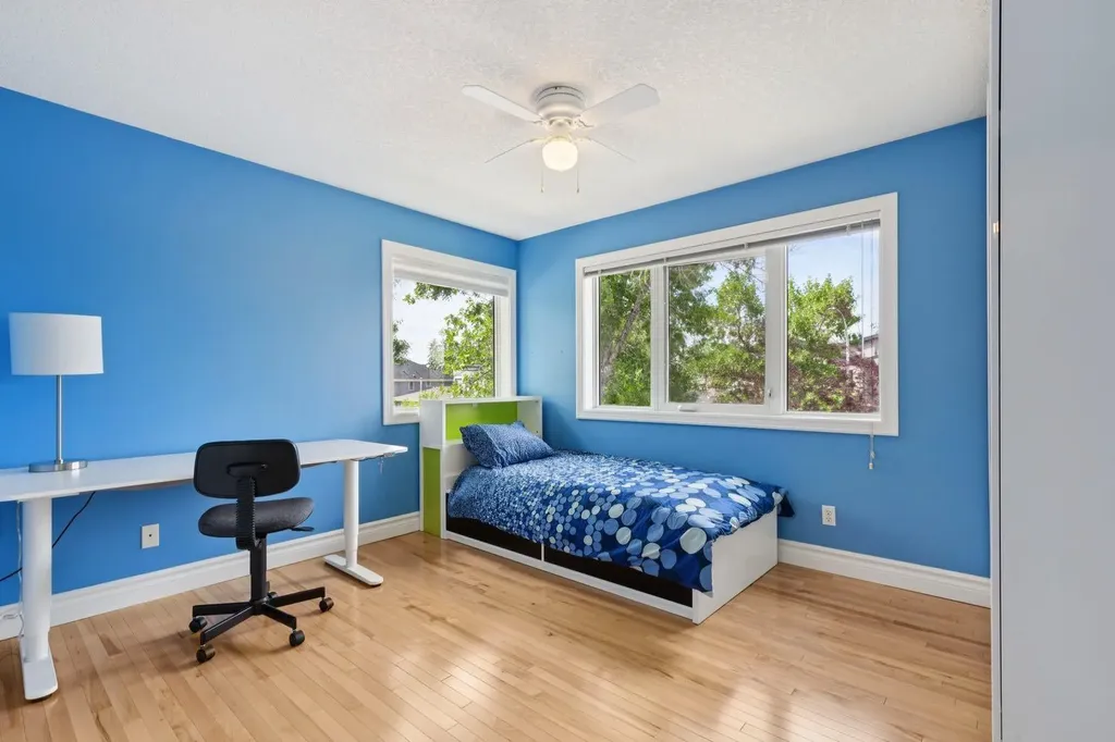 739 24 Avenue NW Calgary AB T2M 1X8
