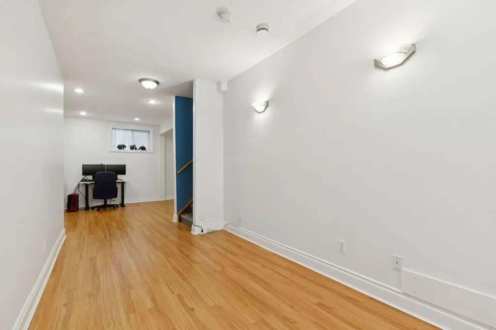 739 24 Avenue NW Calgary AB T2M 1X8