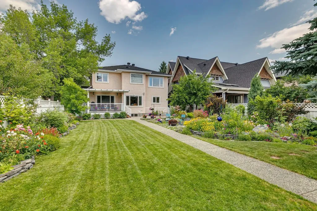 739 24 Avenue NW Calgary AB T2M 1X8
