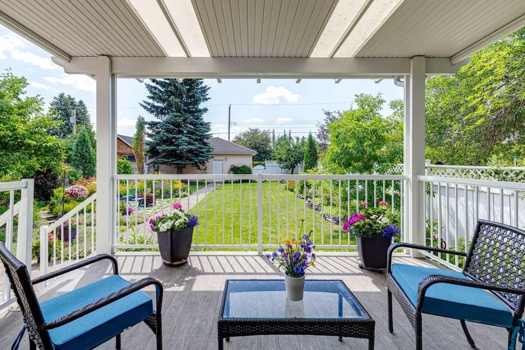 739 24 Avenue NW Calgary AB T2M 1X8