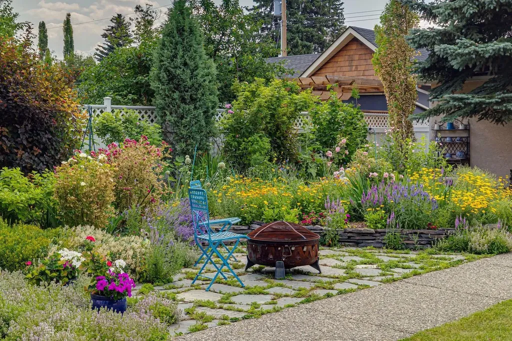739 24 Avenue NW Calgary AB T2M 1X8