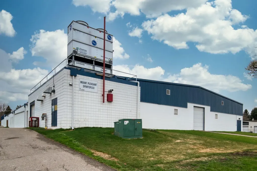 739 24 Avenue NW Calgary AB T2M 1X8