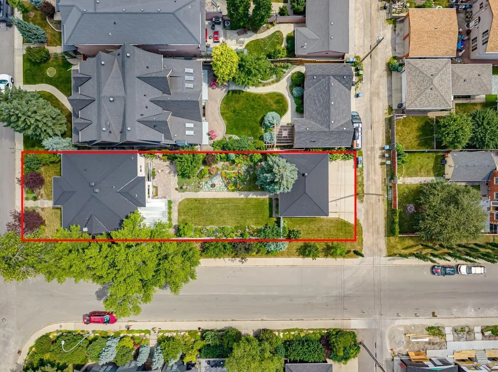 739 24 Avenue NW Calgary AB T2M 1X8