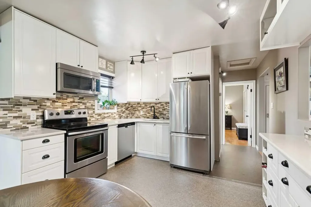6111 Bow Crescent NW Calgary AB T3B 2C2