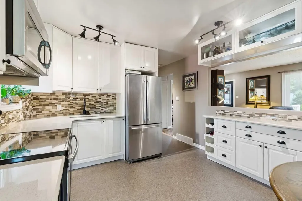 6111 Bow Crescent NW Calgary AB T3B 2C2