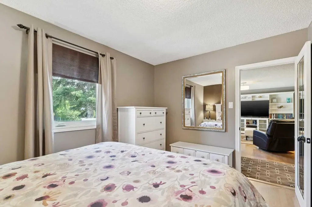 6111 Bow Crescent NW Calgary AB T3B 2C2