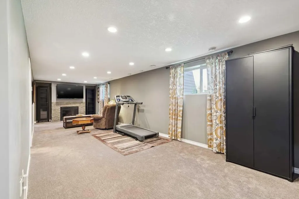 6111 Bow Crescent NW Calgary AB T3B 2C2