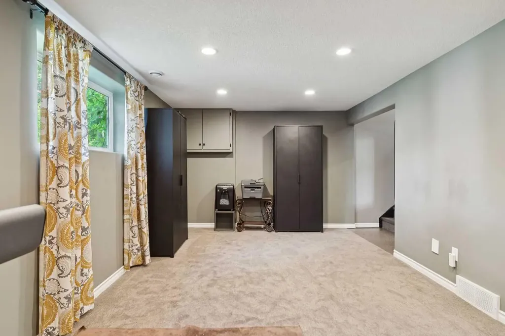 6111 Bow Crescent NW Calgary AB T3B 2C2