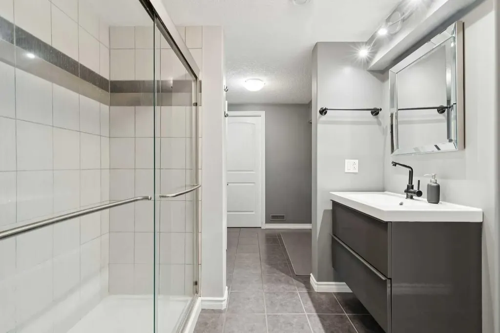 6111 Bow Crescent NW Calgary AB T3B 2C2
