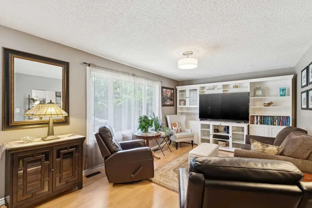 6111 Bow Crescent NW Calgary AB T3B 2C2